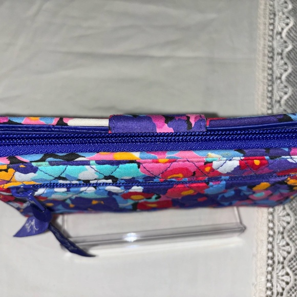 #31 Vera Bradley Turn lock Wallet. Beautiful floral pattern. New without tags. - Picture 5 of 11